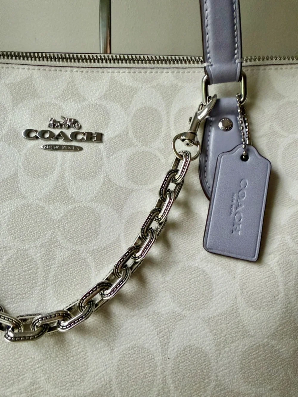Coach Gallery Tote in leather / signature canvas with chain charm - Picture 5 of 12